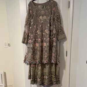 Chic Embroidered Long Sleeve Dress